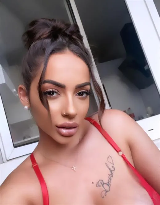 Escort Model Dayrone, Portugal - 7444
