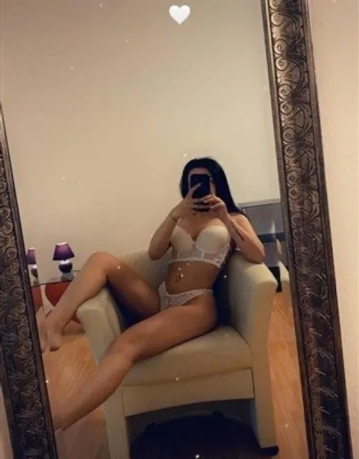 Escort Model Hallvi, Switzerland - 11447