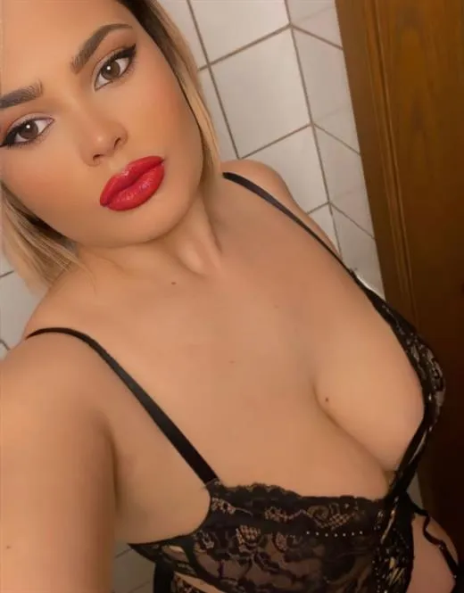 Hiong, horny girls in France - 6036