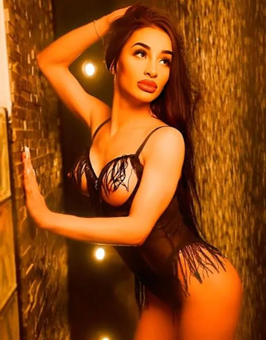 Hui Juan, escort in France - 5086