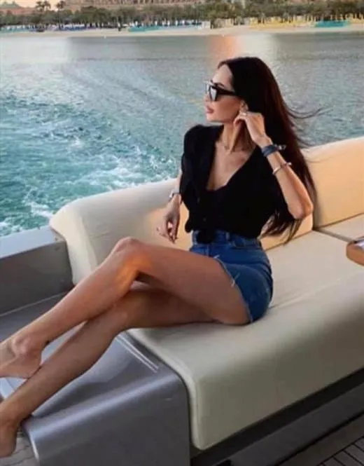 Escort Model Laisaa, France - 8795