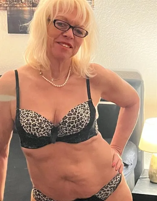 Escort Model Litzia, Canada - 2408