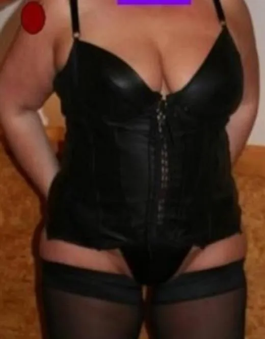Escort Model Lulna, France - 5612
