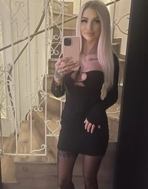 Escort Model Manafi, Canada - 6939