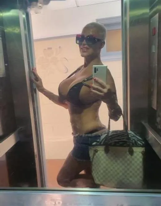 Maricza, horny girls in Canada - 17458