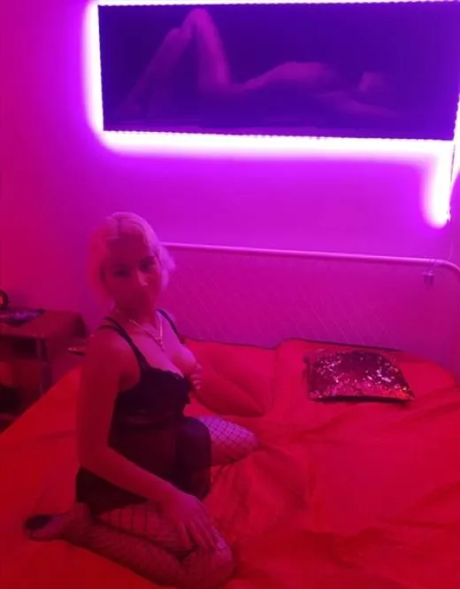 Nel Li, horny girls in Sweden - 5281