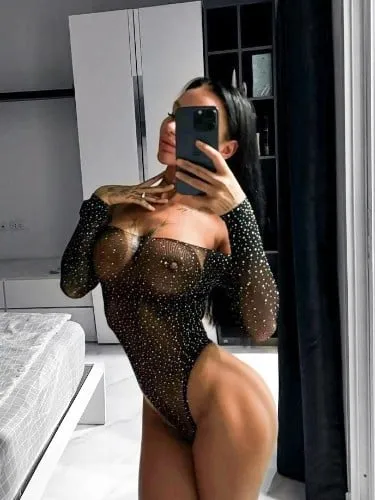 Valerie11 escort