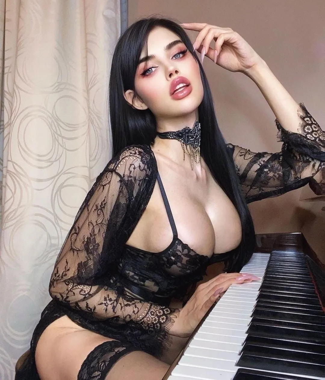 Ceweline escort
